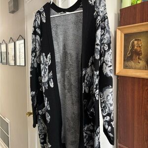 The Pioneer Woman Black and Gray Knit Sweater